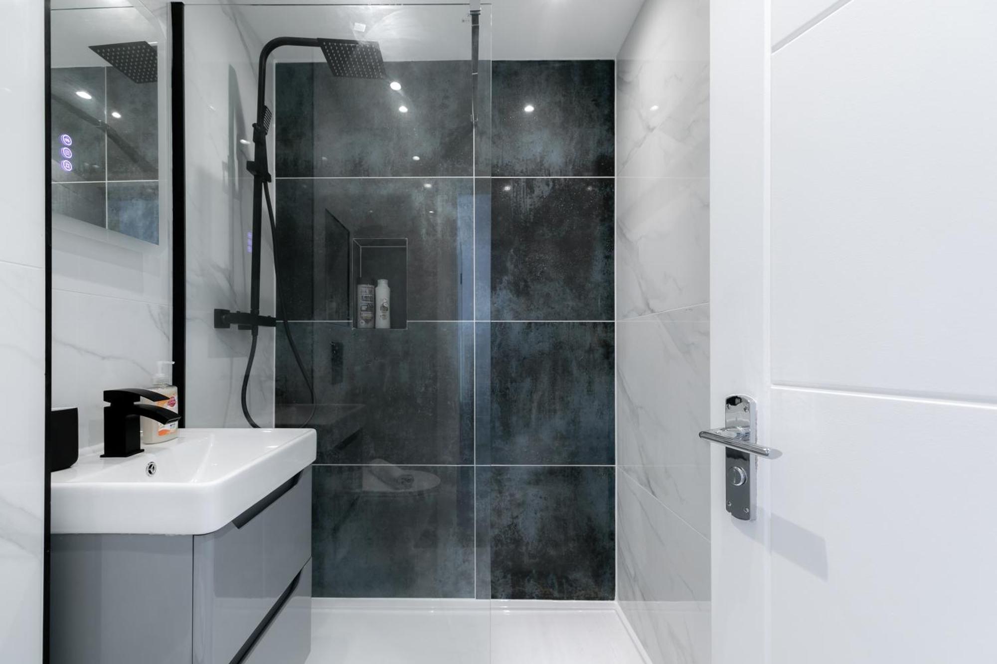 Comfortable Apartments Near Harrods Londyn Zewnętrze zdjęcie